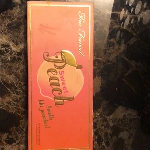Too faced sweet peach eye shadow palette